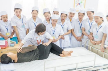 ベトナム国バクニンにあるCEO研修センターでの介護実習
